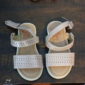 Girls Sandals in Cream And Pink by Jellypop Kids Brand Size 7 Used